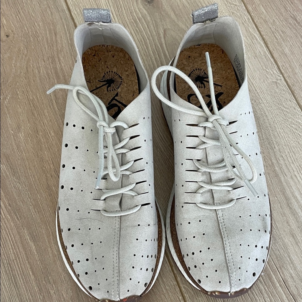 OTBT Alstead Perforated Suede Sneakers - Cream/Tan - Size 6.5